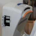 Suszarka kieszeniowa do rąk Eco Jet M73A moc 1400 W, kolor kremowy, z boku