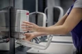 Dozownik 92209 Katrin do mydła w płynie lub w piance,  pojemność 1000 ml, wymiana wkładu